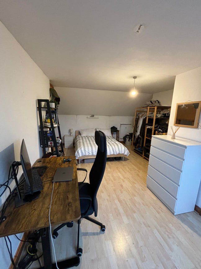 Ensuite room available in December  Main Photo