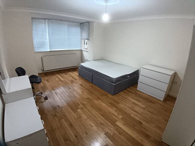 Double & Single Room Available in Shared House Main Photo