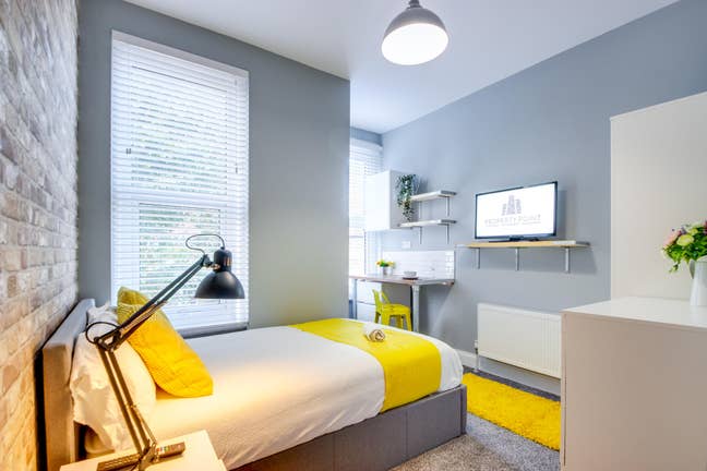 2 Lovely En Suite Rooms Available  Main Photo
