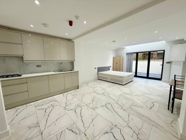 🏡Luxury Studio Flat, All bills inc., Garden🏡 Main Photo