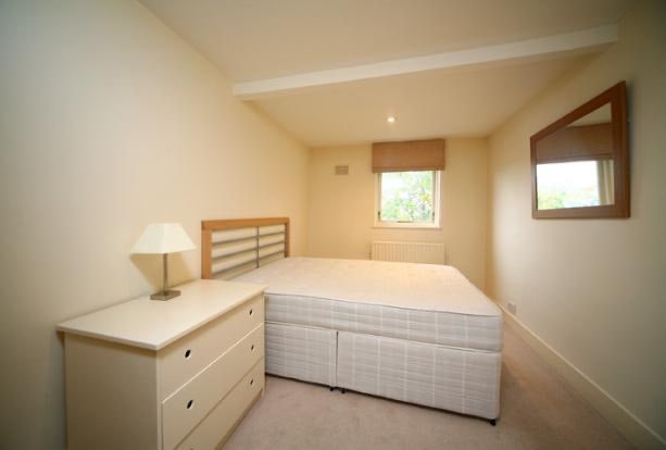 Large Ensuite Double Bedroom Chelsea Main Photo