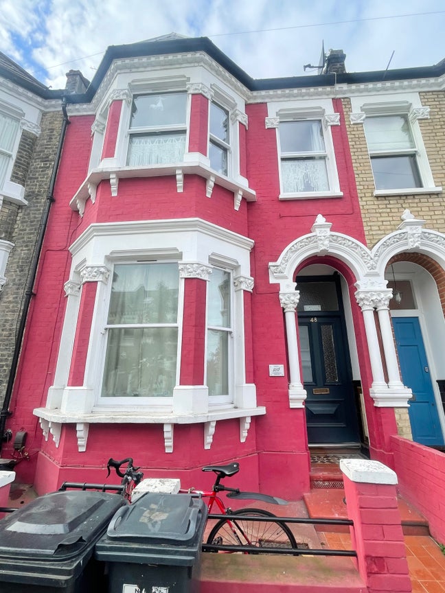Cosy Bedsit in Brixton (Council Tax inc) Main Photo