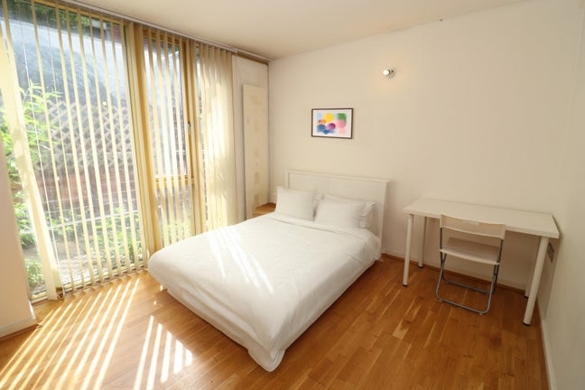 The Perfect Double Room in North Greenwich!!! Main Photo