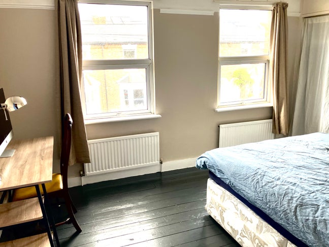 Large room, Ealing, 3 mins walk to Lizzy line Main Photo