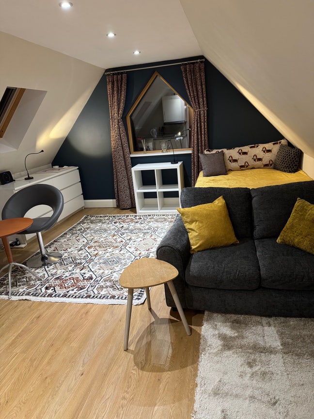 Self contained studio flat Main Photo