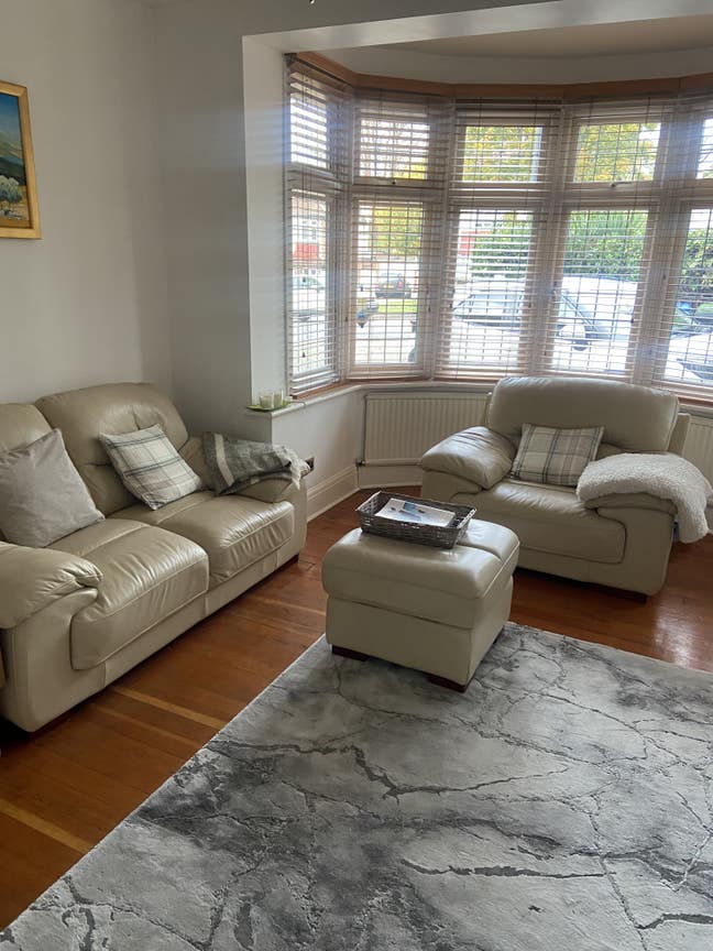 Spare room in a family  home with own shower room  Main Photo