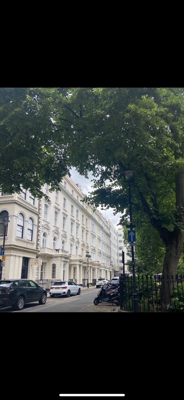 Charming room available to rent next to Hyde Park Main Photo