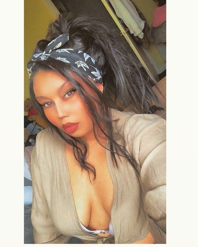 Couple seeks double room Main Photo