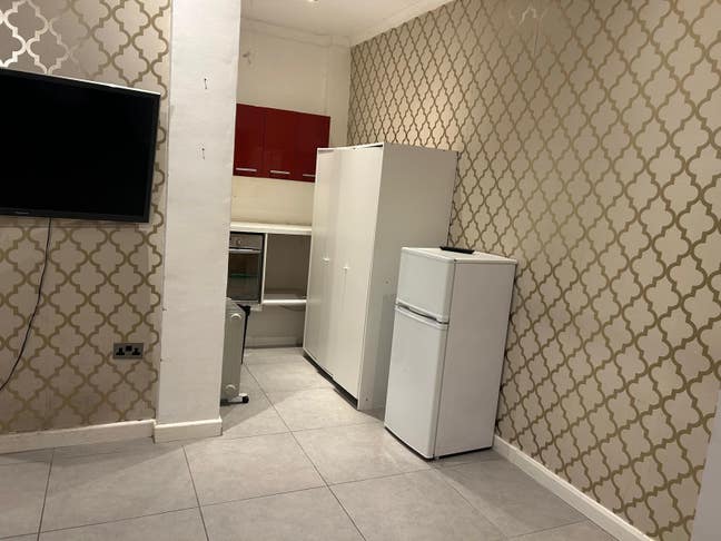 1 Bed Flat is available for rent in - TW7 5BD Main Photo