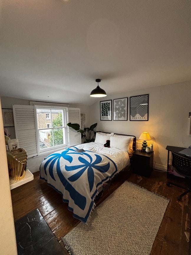 Spacious double in homely house with roof terrace Main Photo