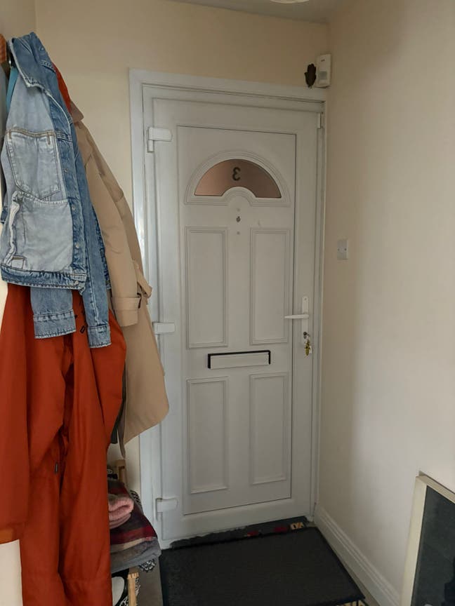 Fantastic sized studio w/sep big kitchen&seaviews Main Photo