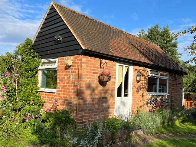 Cosy self-contained studio in quiet village Main Photo
