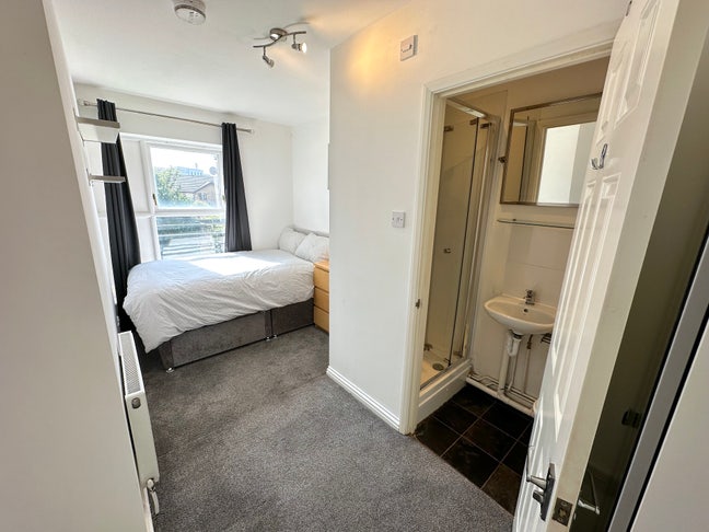 Two ENSUITE Rooms in Modern House by the Dock Main Photo