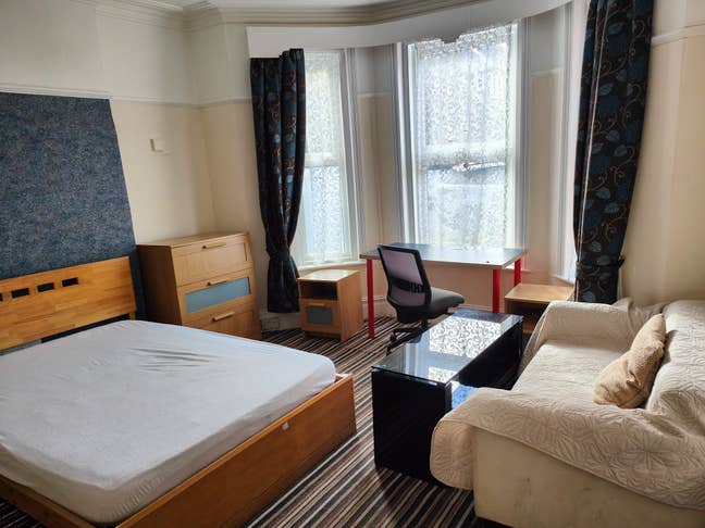 Large double bedroom  Main Photo