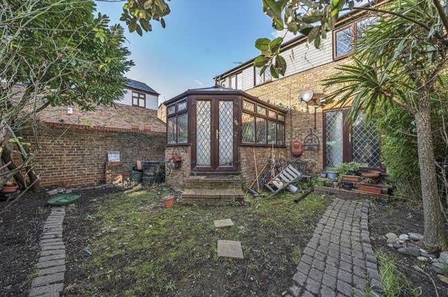 🔑 Spacious & Stylish 4-Bed House in Canada Water Main Photo