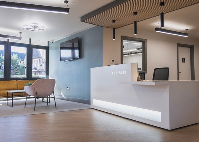 Modern ensuite room – The Park, Oxford (Almero Stu Main Photo
