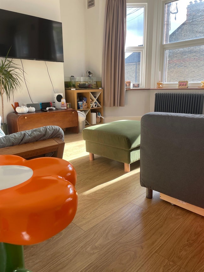 Spacious Double Bedroom with en-suite  Main Photo