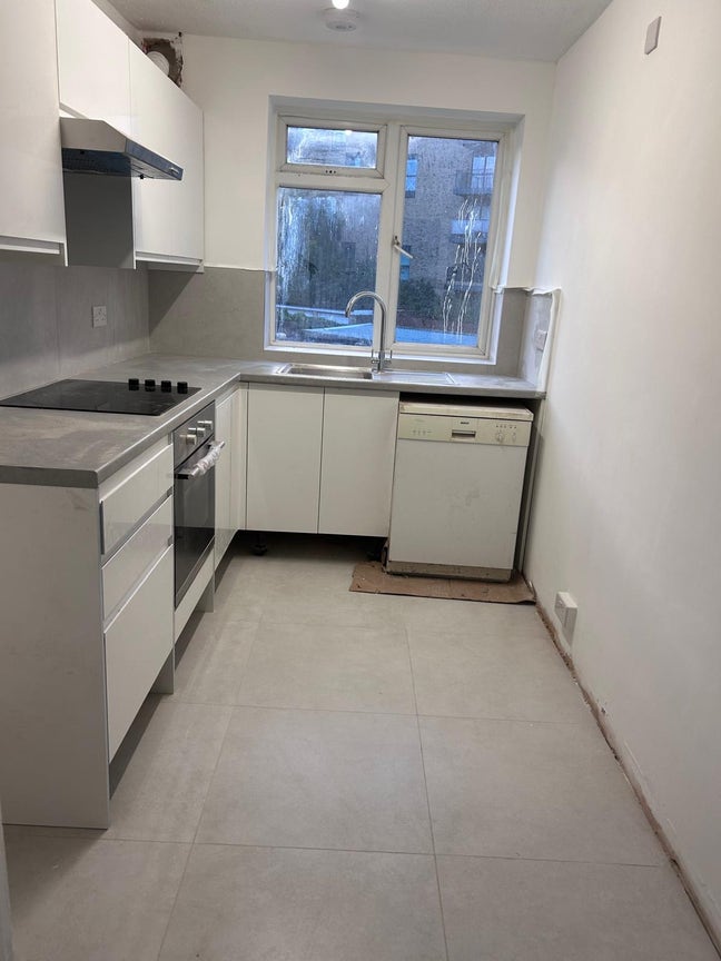 Room in newly renovated flat - Harrow town centre  Main Photo