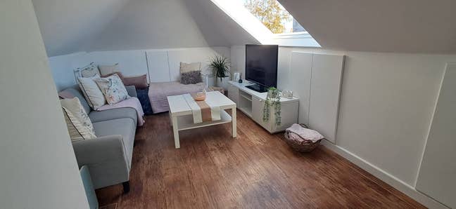 Private loftroom with ensuite shower wc, kitchen Main Photo