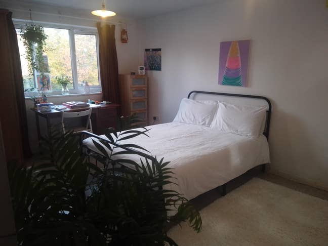 Extra Large, D room Z2- 5 mins walk tube Main Photo