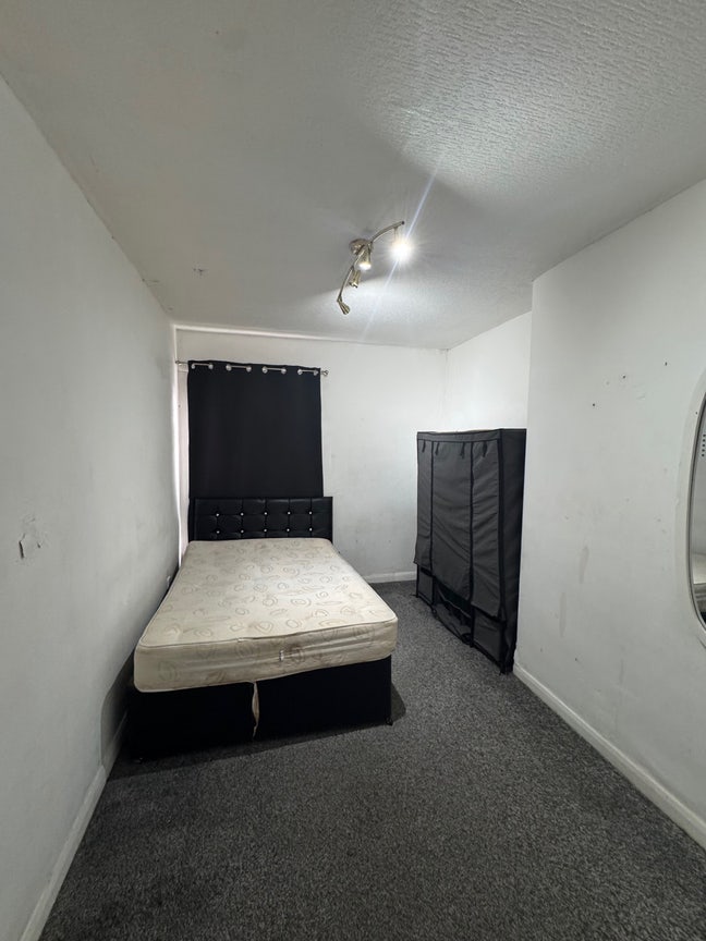 Room available in Shared accommodation  Main Photo