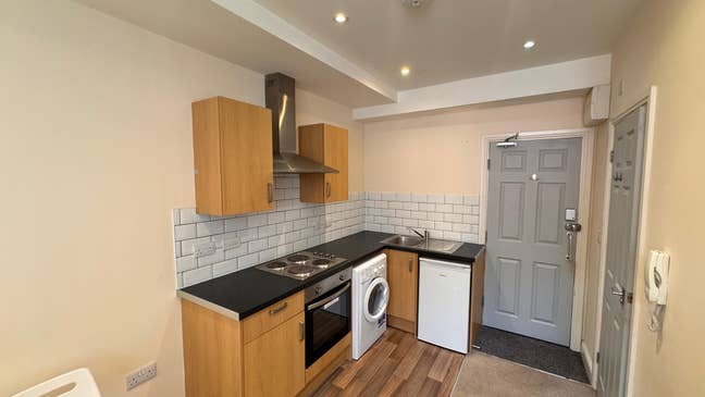 Part-furnished studio apartment 13 Main Photo