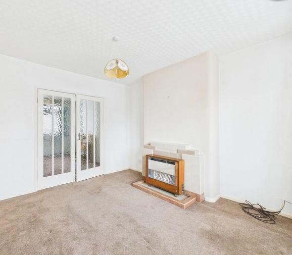3 Doubles and 1 Single bedroom available to rent.  Main Photo