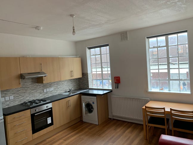 Spacious 3-Bedroom Flat – Prime Location  Main Photo