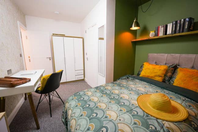 Double bedroom with ensuite in Bristol BS16 4SZ  Main Photo