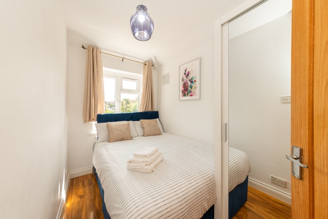 3 Bedroom House - 4 bed - Fully Furnished Main Photo
