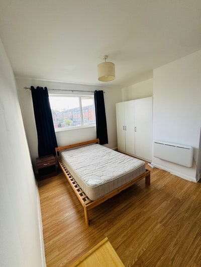 Double Room 10 minutes walk from the centre.  Main Photo