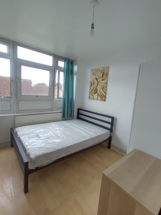 Ensuite Double Room at Canary Wharf Main Photo