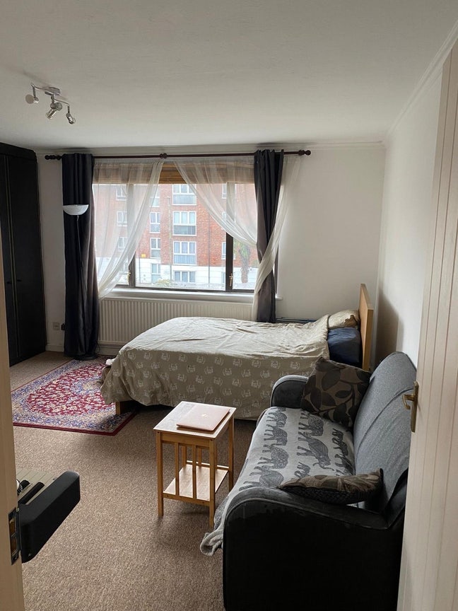Studio Flat, The Brookdales, NW11 Main Photo