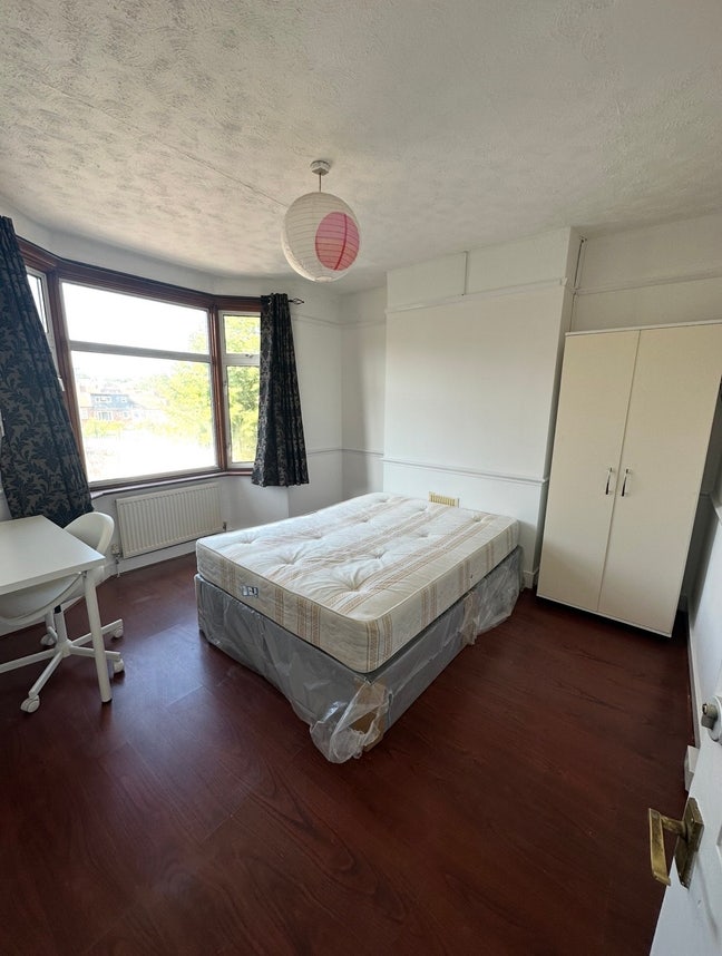 	💎 Lovely Double Room – Friendly Home  Main Photo
