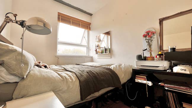 GR8 Dbl Room!  GR8 Location! All Bills inc!  Main Photo