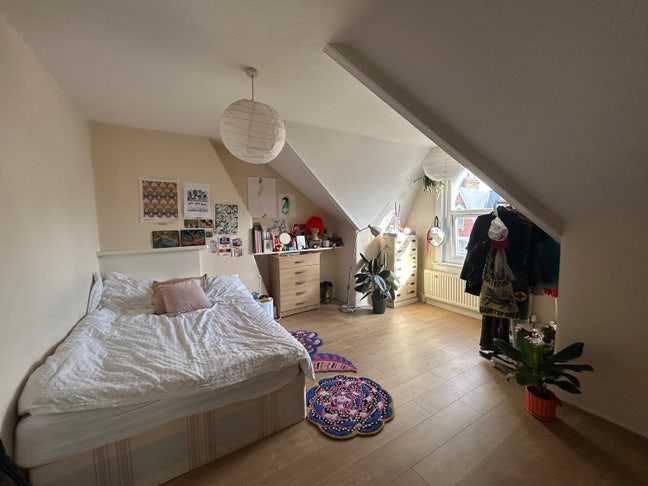 Beautiful Top-Floor Room in Archway Main Photo
