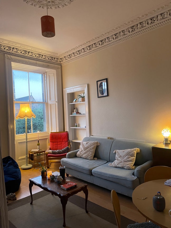 Room in Newington Main Photo