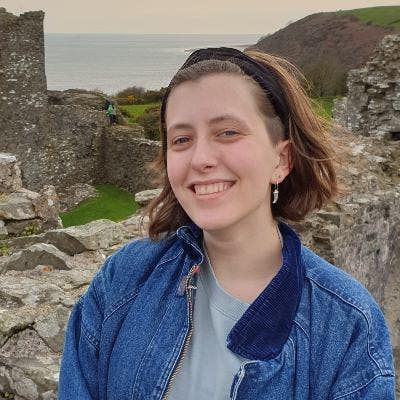 Looking to buddy-up and find 2/3 bed flat! Main Photo