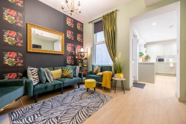 Fabulous New HMO in BT12 - Stylish Rooms Avail NOW Main Photo