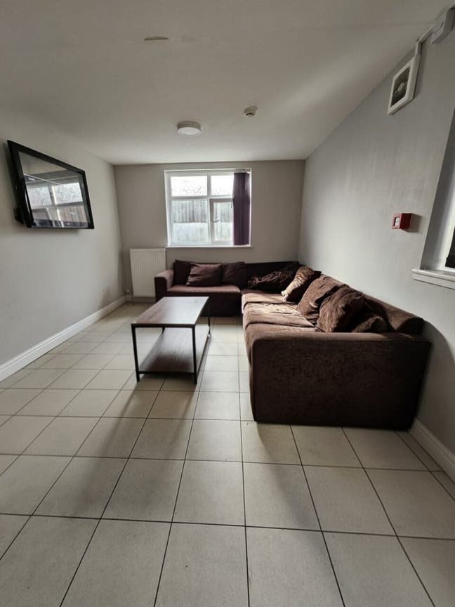 7-Bed Student House, Merthyr Street, CF24 4JL Main Photo