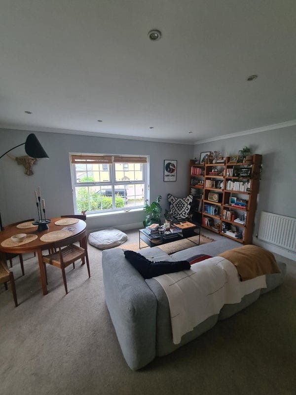 Spacious 3 Bedroom Flat  Main Photo