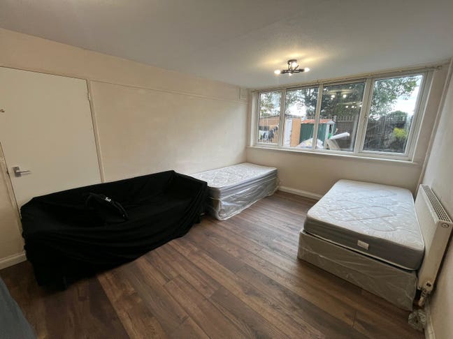 🏡 Double Room In Sharing £400–£500 | IG5 | Bills  Main Photo
