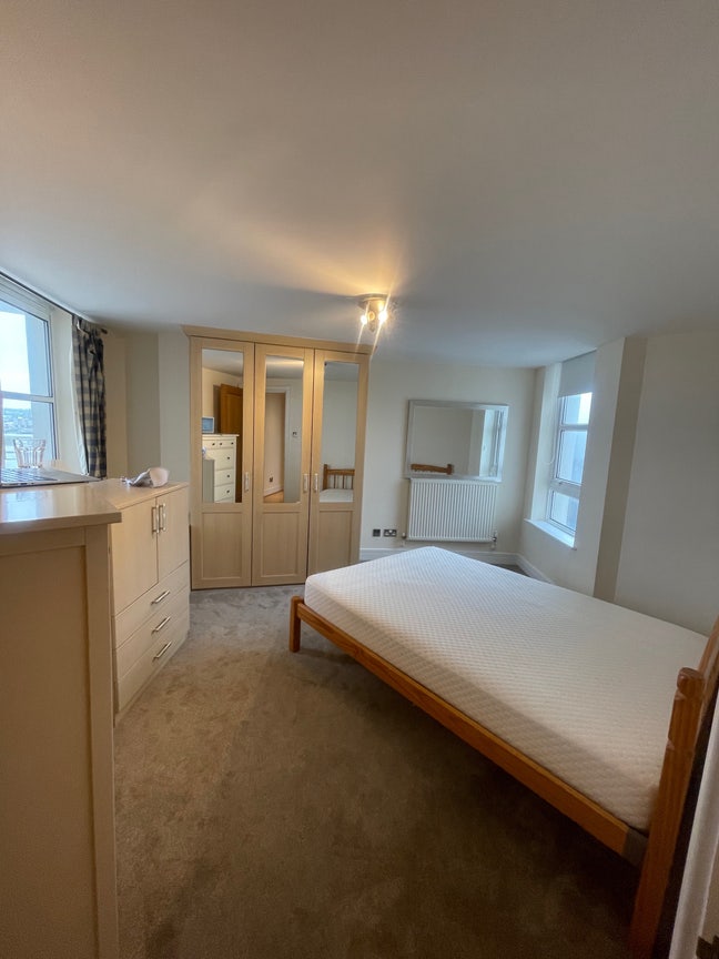 Spacious One Bedroom Flat in Royal Wharf (£1700 pm Main Photo