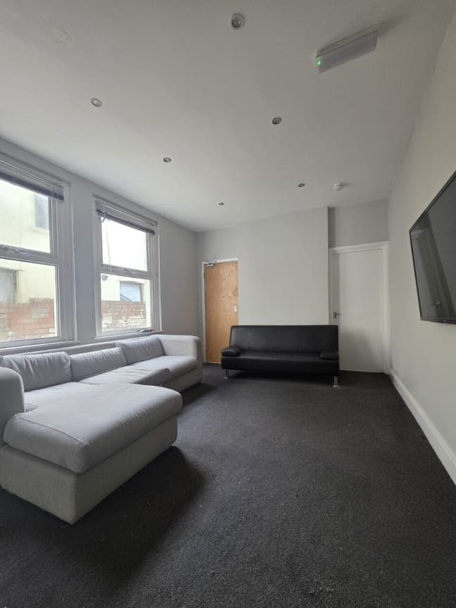 7-Bed Student House, Pen-y-Wain Road, CF24 4GG Main Photo