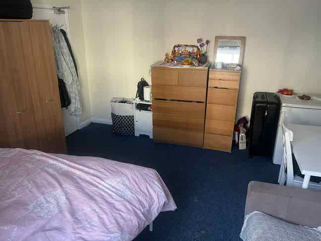 Room for rent Main Photo