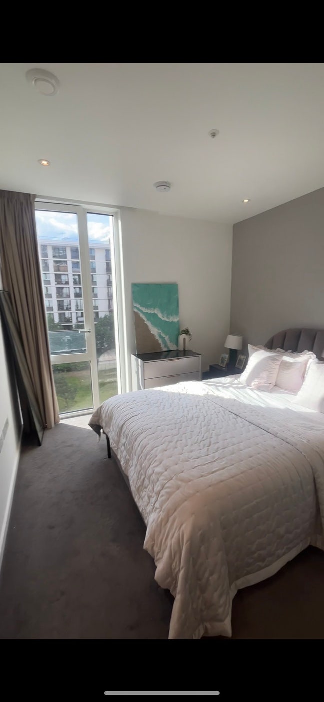 Modern Double Room En-suite for Sublet Main Photo