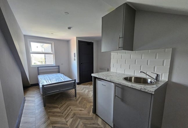Modern Refurbished Studio Rooms - Kings Avenue Main Photo