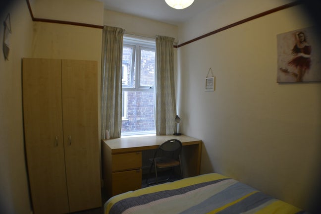 ✨ Modern Room in Trafford – Perfect for You! ✨" Main Photo