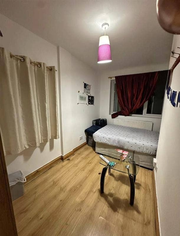Cozy Double Room in Charming Three-Bedroom Home Main Photo