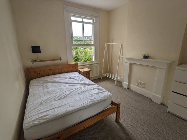 Double Room in Wimbledon (feels like home) Main Photo
